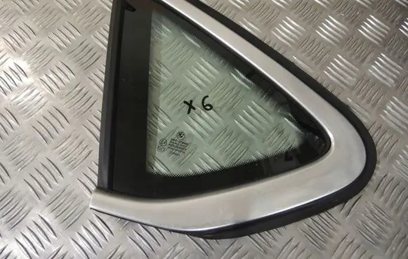 BMW X6 F16 Front triangle window/glass 7317771