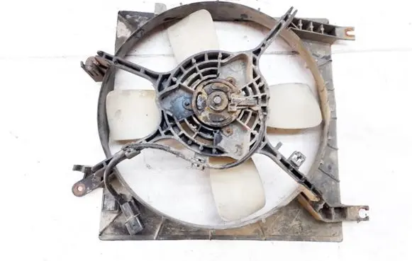 Radiator cooling fan shroud