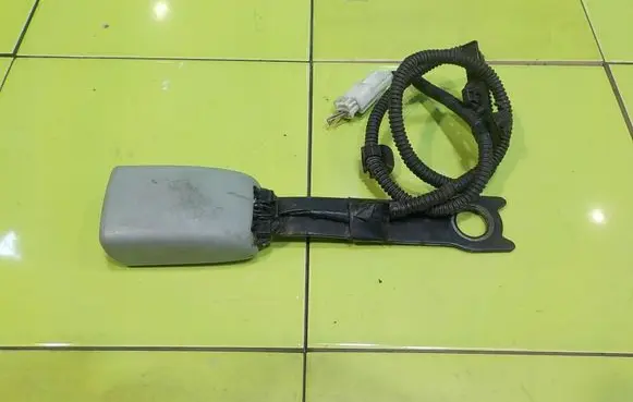 Toyota Prius (XW30) Front seatbelt PRZOD ZAPINKA