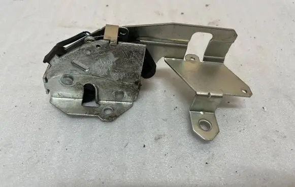 Volkswagen Touareg I Seat back rest lock catch 7L0827506E