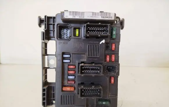 Citroen Berlingo Fuse module 9643498980