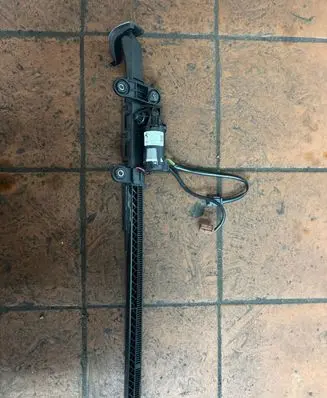 BMW 3 E92 E93 Seat belt adjustment motor 7330780 913504104 10237710