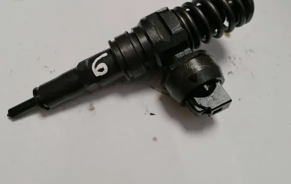 Volkswagen Golf IV Fuel injector 038130073AG 0414720215