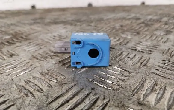 Subaru Forester SK Horn buzzer relay 0689004860