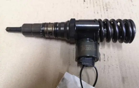 Audi A4 S4 B7 8E 8H Fuel injector 03G130073G