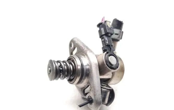 Seat Leon (5F) Fuel injection high pressure pump 04E127026E