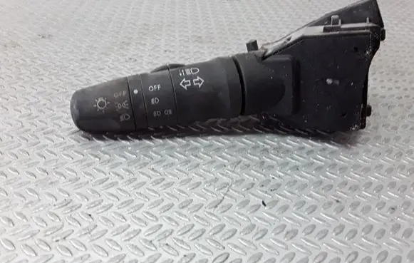 Nissan Primera Indicator stalk 25540AV600