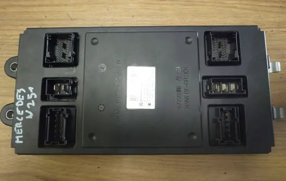 Mercedes-Benz R W251 Central body control module a1645458532