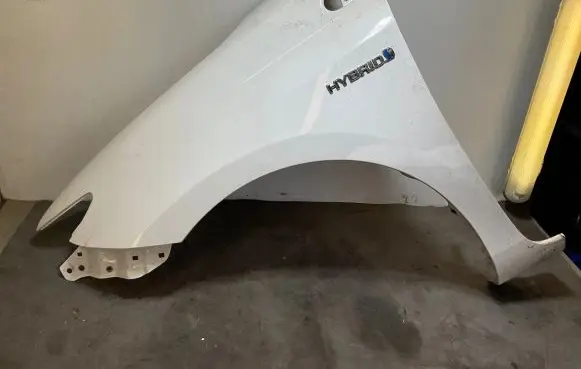 Toyota Auris E210 Fender
