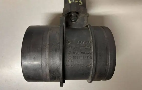 Volkswagen Touran I Mass air flow meter 074906461B 0281002461