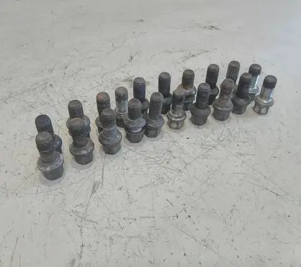 Volkswagen PASSAT B5.5 Nuts/bolts 