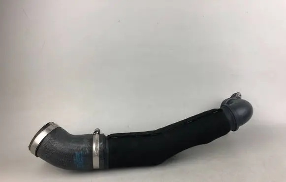 Volkswagen Tiguan Intercooler hose/pipe 04L145828Q