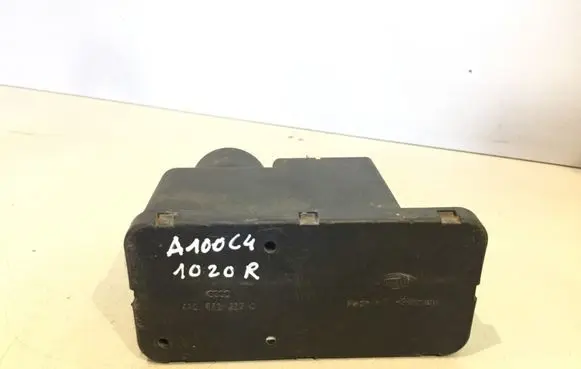 Audi 100 S4 C4 Central locking vacuum pump 4A0862257C