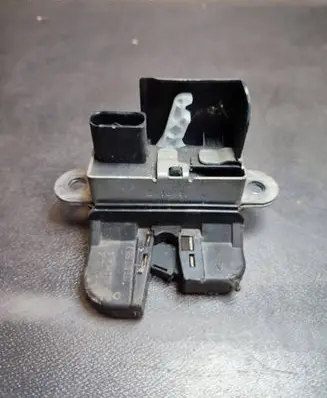 Volkswagen Touran I Tailgate/trunk/boot lock/catch/latch 1T0827505J