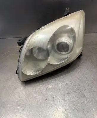 Toyota Avensis T250 Headlight/headlamp 