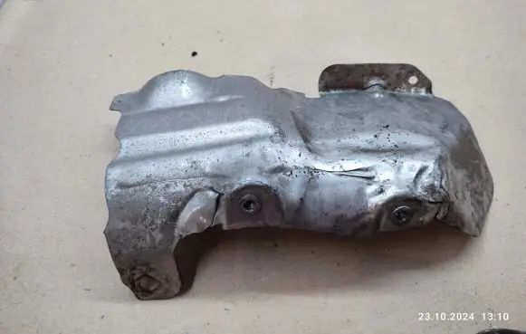 Opel Astra K Heat shield in engine bay 