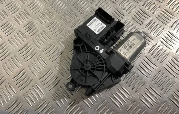 Skoda Octavia Mk2 (1Z) Front door window regulator motor 5K0959792
