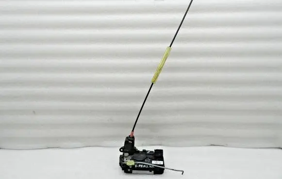 Opel Zafira B Rear door lock 13220373 13115676