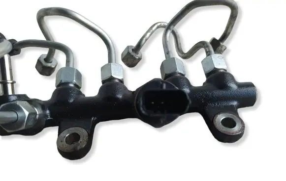 Dacia Sandero II Fuel main line pipe 175212943R