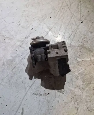 Volkswagen Golf V Throttle valve 038129637D