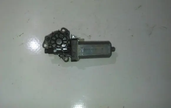 Mercedes-Benz ML W164 Seat adjustment motor 0390203001 82028922-4
