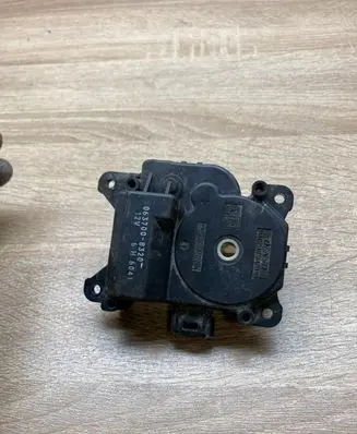 Toyota RAV 4 (XA20) Air flap motor/actuator 0637008320