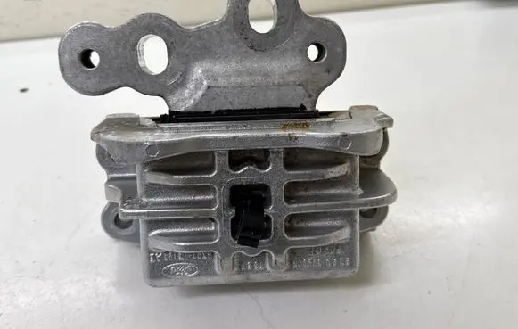 Ford Transit Custom Engine mount bracket GK217K124AE