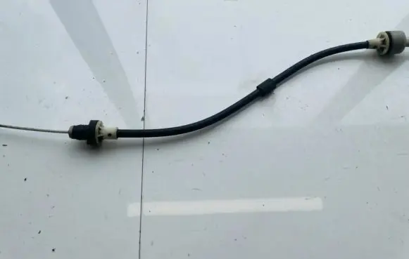 Opel Tigra A Clutch cable 90522447