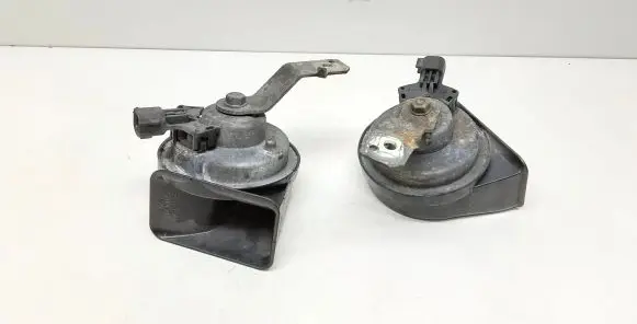 Volvo V70 Horn signal 31276805 31276806