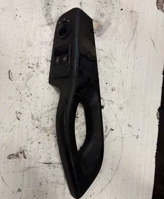Renault Trafic III (X82) Front door interior handle trim 