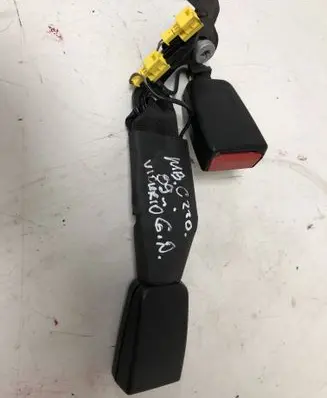 Mercedes-Benz C AMG W204 Middle seatbelt buckle (rear) 