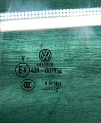 Volkswagen PASSAT B7 Rear door window glass 43R007954
