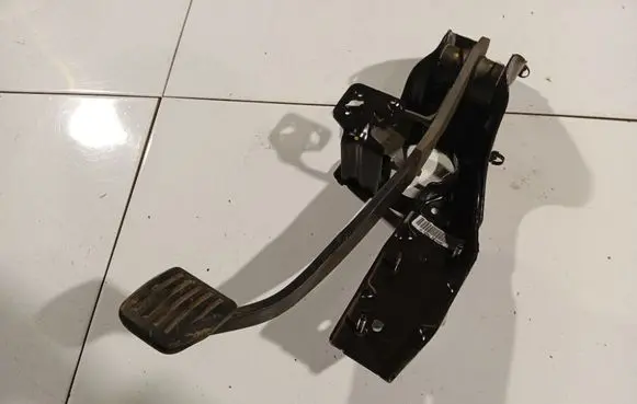 Ford Mondeo MK IV Brake pedal 7G9N2D094NB