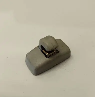 Skoda Octavia Mk1 (1U) Sun visor clip/hook/bracket 3B0857561B