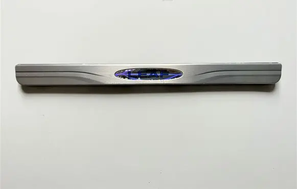 Nissan Leaf I (ZE0) Front sill trim cover 999G68X001 999G68X000