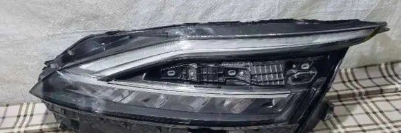 Nissan Qashqai J12 Headlight/headlamp