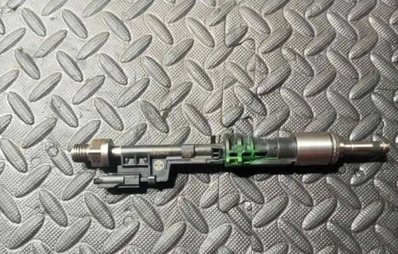 BMW 5 F10 F11 Fuel injector 13647597870 7597870