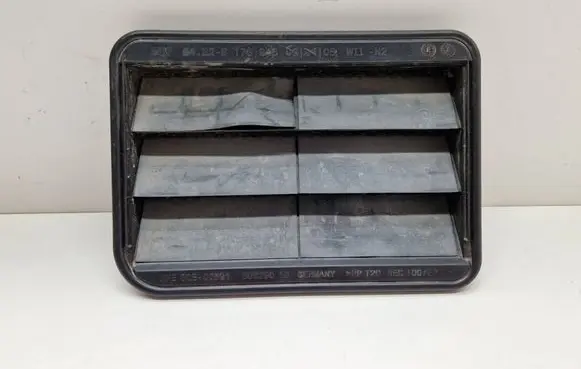 BMW i4 Quarter panel pressure vent 9176945