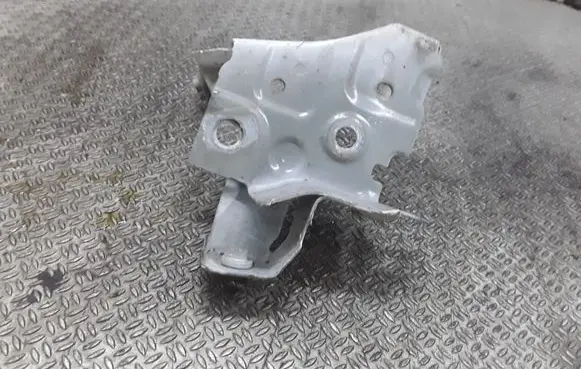 Renault Megane III Fender mounting bracket 6256002ED