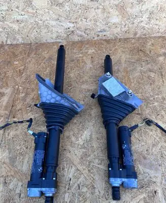 BMW 4 F36 Gran coupe Tailgate/trunk strut/damper 17893910 7330627 611372