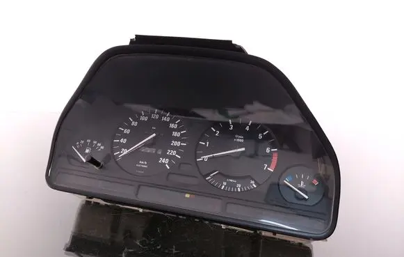 Speedometer (instrument cluster)