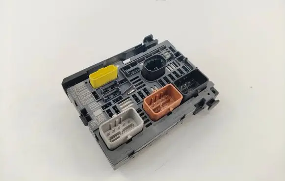 Citroen C4 Grand Picasso Fuse module 9664705880