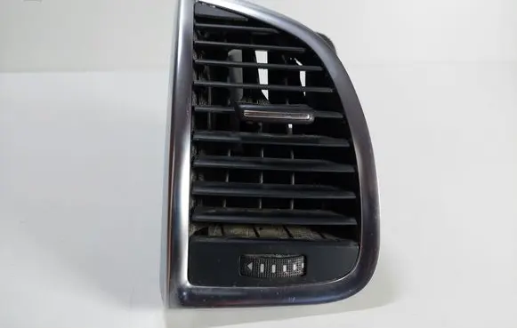 Audi Q7 4L Dashboard side air vent grill/cover trim 4L0820901S