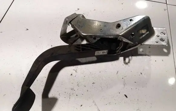 Opel Zafira B Clutch pedal 13192503