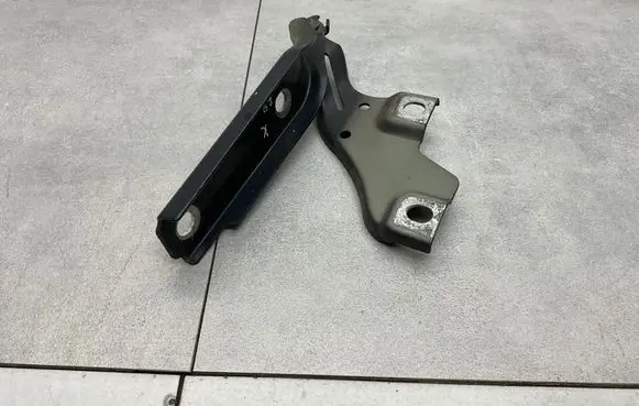 Volkswagen PASSAT B8 Engine bonnet/hood hinges 3G0823301