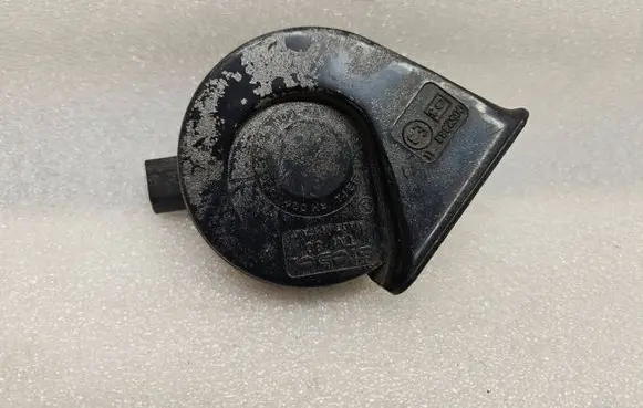 Audi A6 Allroad C5 Horn signal 4B0951221