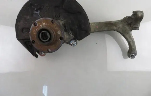 Front wheel hub spindle knuckle