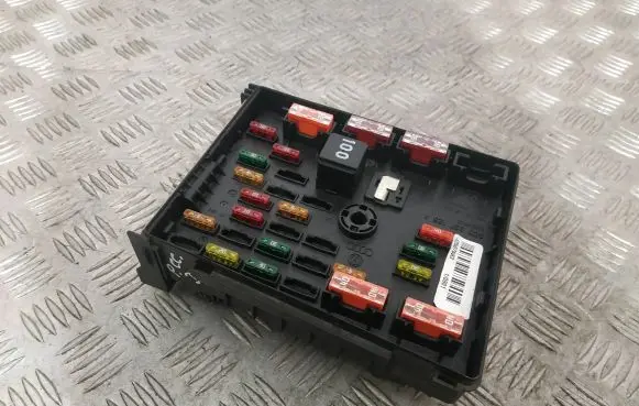 Volkswagen PASSAT CC Fuse box set 3C0937125A
