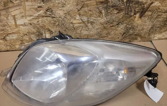 Toyota Yaris Headlight/headlamp 811100D120 89900736