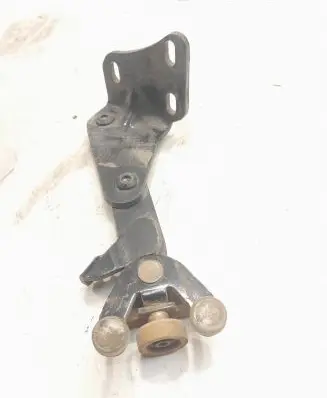 Volkswagen Caddy Sliding door lower roller guide/hinge 2k0843397a
